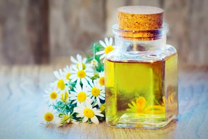 فواید روغن بابونه و روغن بنفشه
