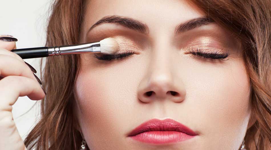 درشت کردن چشم با آرایش