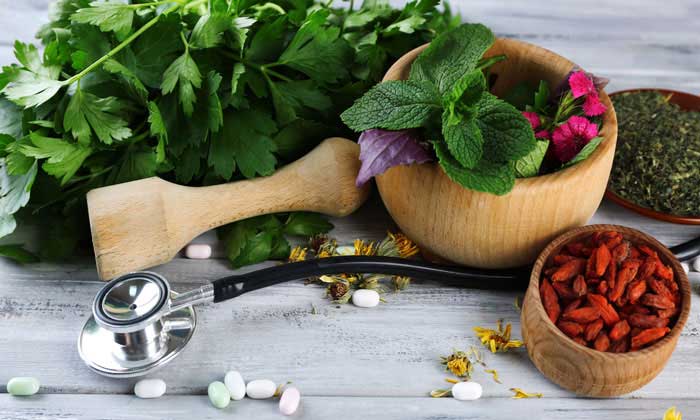 طب سنتی چیست؟ چگونه به درمان بیماری ها کمک می کند؟ طب سنتی چیست؟ چگونه به درمان بیماری ها کمک می کند؟