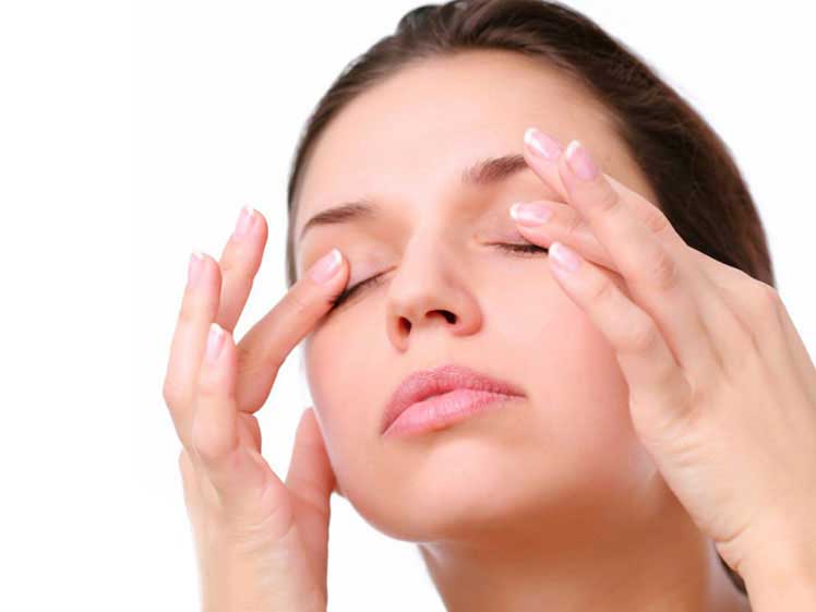 درشت کردن چشم با آرایش