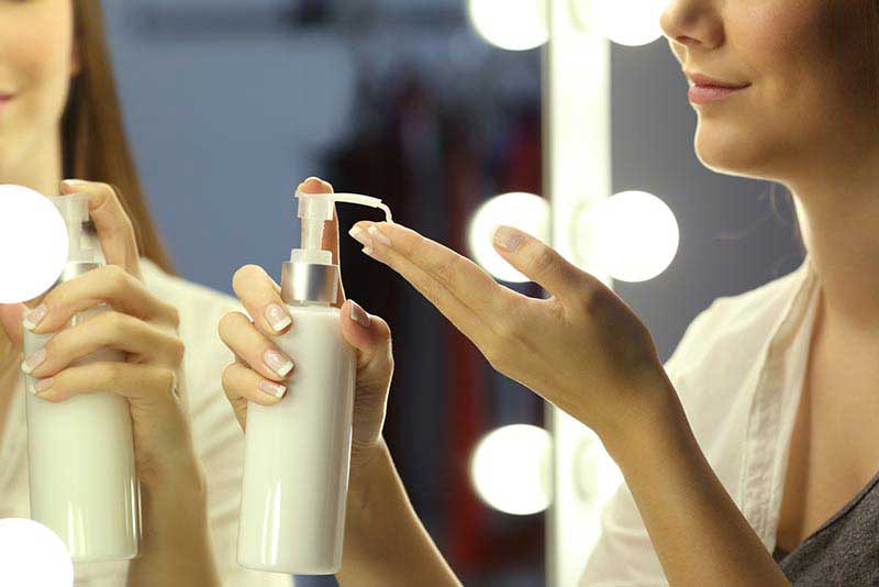 چگونه ریمل ضدآب را پاک کنیم؟