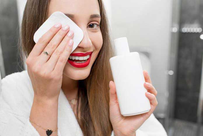 چگونه ریمل ضدآب را پاک کنیم؟