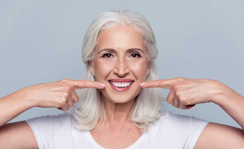 روش هایی برای از بین بردن چین و چروک دور لب